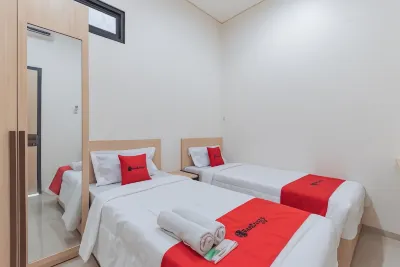 RedDoorz Near Csb Mall Cirebon Hotels in Kesambi