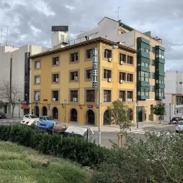 SunDos Feria Valencia Отели рядом с достопримечательностью «Спортивный комплекс имени Луиса Пуча»