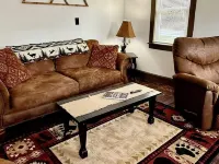 Cozy river front log cabin close to, Seneca Rocks, Dolly Sods, Spruce Knob Hotels in Pendleton County