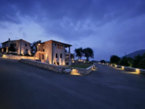Menalia Villas & Suites KTIMA KOUMPOURI トリポリスのホテル