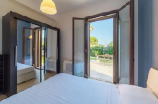 Villa Seaside - Beach Retreat with Jacuzzi