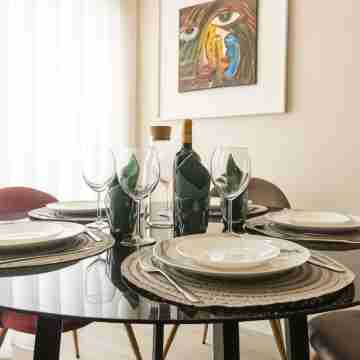 City Center Comfort Apartment by Vacationy Dining/Meeting Rooms