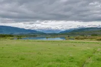 Mountain Meadows Condo Walk to Ski Shuttle! - Parkering