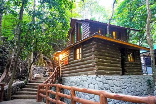 Vacation House in Baguio - С бассейном