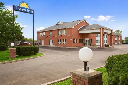Days Inn by Wyndham Stouffville Отели в г. Йорк
