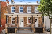*Luxury Condo In Downtown Frederick* Hotels near Walmart Supercenter
