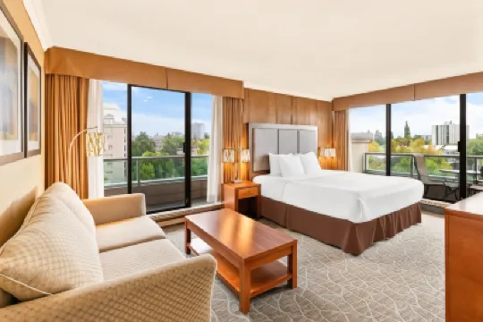 Best Western Plus Inner Harbour Hotels near Fisherman's Wharf Park