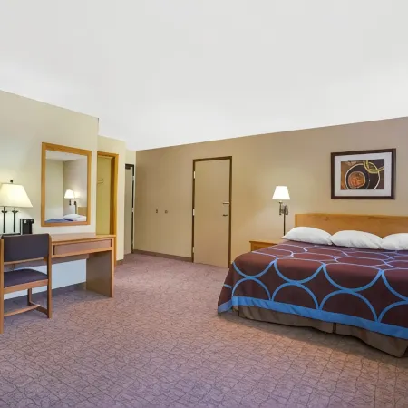Super 8 by Wyndham Lewisburg
