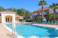 Clubhouse, Pool and Sport Courts - Stylish Gated Getaway Hotels in Osceola County