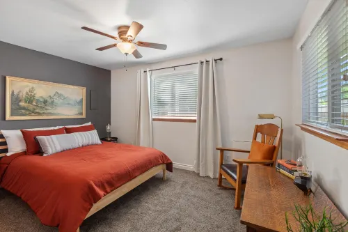 Fire Pit, Spacious Deck and Fenced Yard - Charming Cozy Haven Hotels in Coeur d'Alene