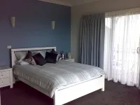Swan Lake Guest House Hotels in Flinders