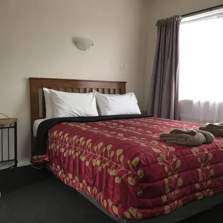 Aaron Court Motel
