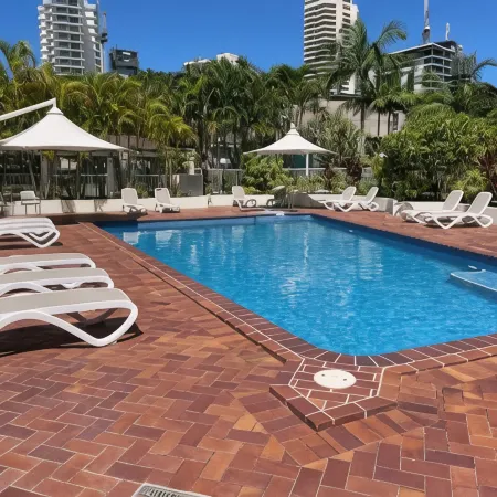 The Crest Apartments - Main Beach