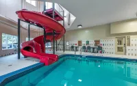 Quality Inn Airport - С бассейном