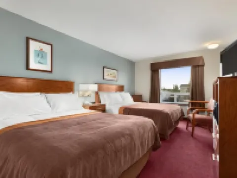 Super 8 by Wyndham Yellowknife Hotels in Yellowknife