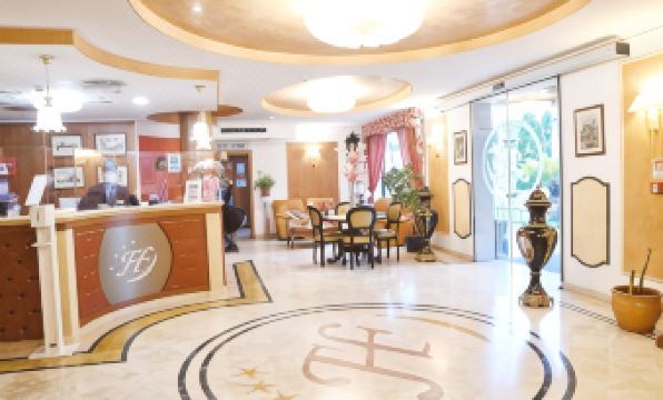 Fashion Hotel - Housity