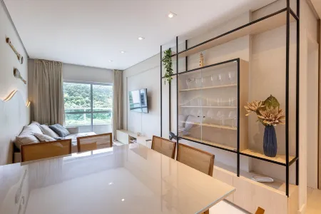 Modern 2BR Apt Close to the Beach Stl0702 Отели рядом с достопримечательностью «Balaroti Camboriú»