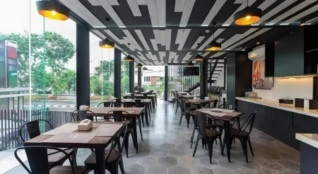 Zoom Dharmahusada Hotel Отели в г. Gubeng