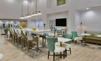 Hampton Inn & Suites Alliance
