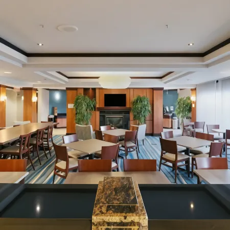 Fairfield Inn & Suites des Moines Airport Отели в г. Норуолк