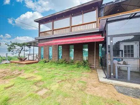 Ganghwa Ilmarae Pension Отели рядом с достопримечательностью «Манисан»