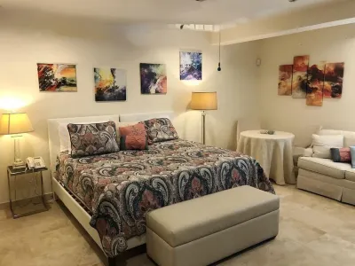 Postcard Perfect Getaway! Roof top pool and amenities Hotels near Maho Beach