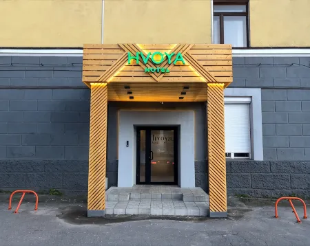 Хвоя Отели рядом с достопримечательностью «Защитникам Советского Заполярья в годы Великой Отечественной войны»