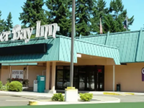 ออยสเตอร์ เบย์ อินน์แอนด์สวีทส์ โรงแรมในเบรเมอร์ตัน