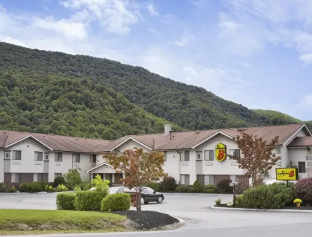 Super 8 by Wyndham Norton VA