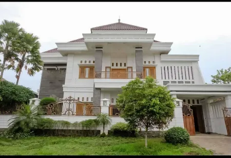 RedDoorz at Daffi Araya Отели в г. Blimbing