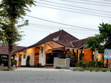 Mapan Guest House Отели в г. Magetan