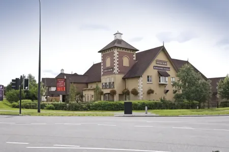 Premier Inn Bristol East (Emersons Green) Отели в г. Дайрхем энд Хинтон