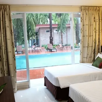 Bali de Anyer Hotel & Restaurant Hotels near Penginapan Carita
