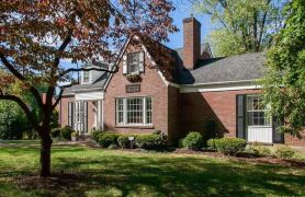 Charming Kentucky home! Walking distance to bars and restaurants.