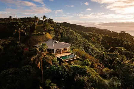 KOKO Savusavu, Fiji Honeymoon Villa Amazing 270° Panoramic View Infinity Pool Отели в г. Vanua Levu