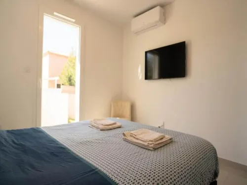Apartments for 6 People Hotels in Vias