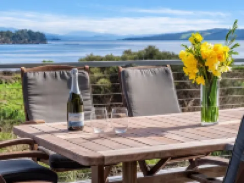 Bruny Island Escapes and Hotel Bruny Hotels in Alonnah