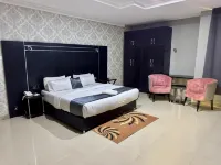 Monarchs Luxury Palace Hotel - balcony