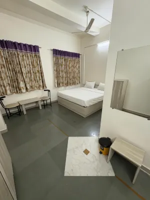 Ghate Rooms - 2-Star