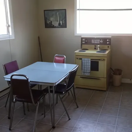 Bay Lake Inn - Frontiersman Motel