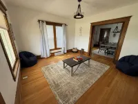 Cozy Farmhouse Getaway 10 min from Lost Island and Casino - 3 étoiles