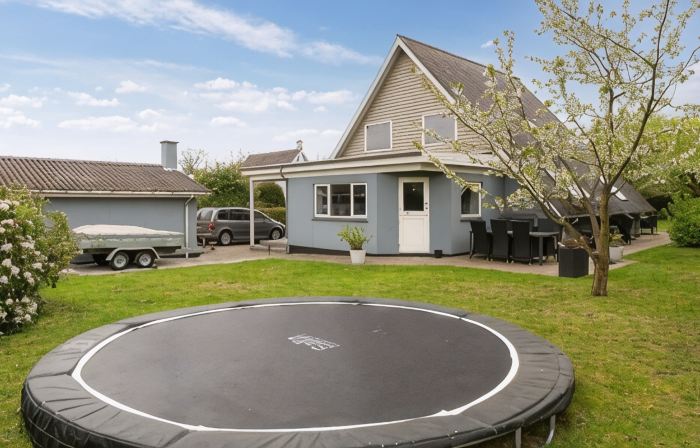 Big villa near MØNS KLINT stege with Trampoline
