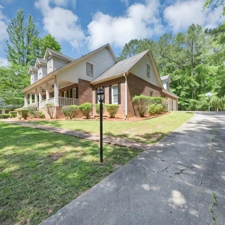 Family Retreat let this serene cul-de-sac jewel rejuvenate your mind and spirit.