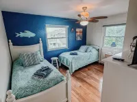 DuckUtopia-Pool/HotTub/Private Dock/0.3mi to Beach Hotels in Duck