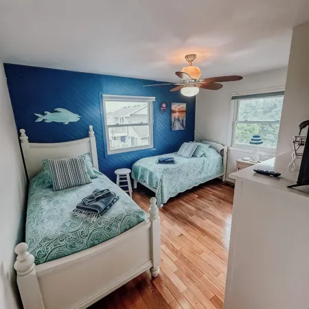 DuckUtopia-Pool/HotTub/Private Dock/0.3mi to Beach