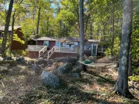 Charming lakefront 2-bedroom cottage with private beach & dock. - 4 tähden