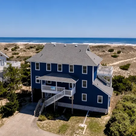 On the Beach: Beach View in Every Room, 3 Mbrs, Hot Tub, Checkin Any Day + Dogs