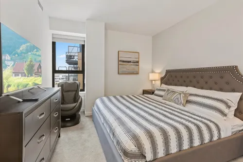 "Unity of Evanston" 3 BDR+2BA ModernLuxe High Rise