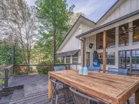 Spacious 5-Bedroom Lake House on Lake Gladewater Ξενοδοχεία στην πόλη Gladewater