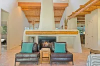 15 minutes from Murphys, Bocce Ball, Hot Tub, Pool Table, Sleeps 12 - 4-Star